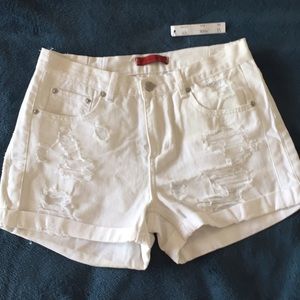 White signature 8 short